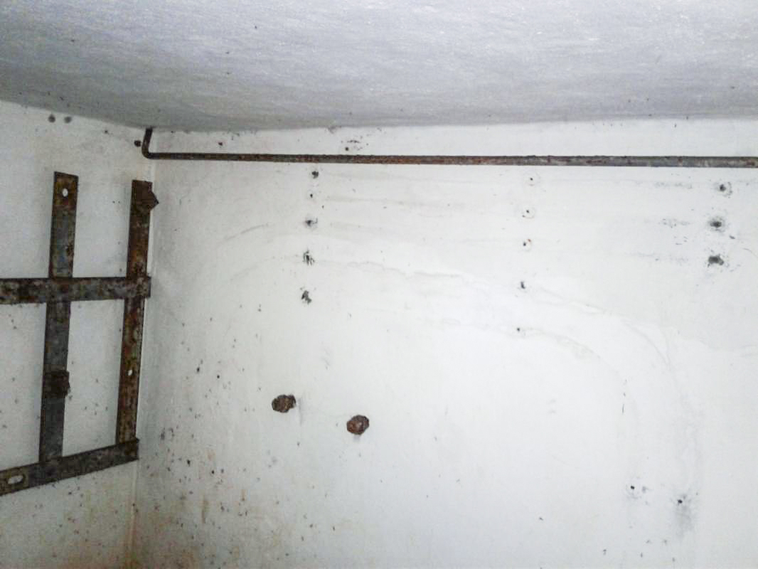 Ligne Maginot - 13 - (Chambre de coupure) - Intérieur de la chambre (mur de droite / le sud). - Fabrice THOMASSIN