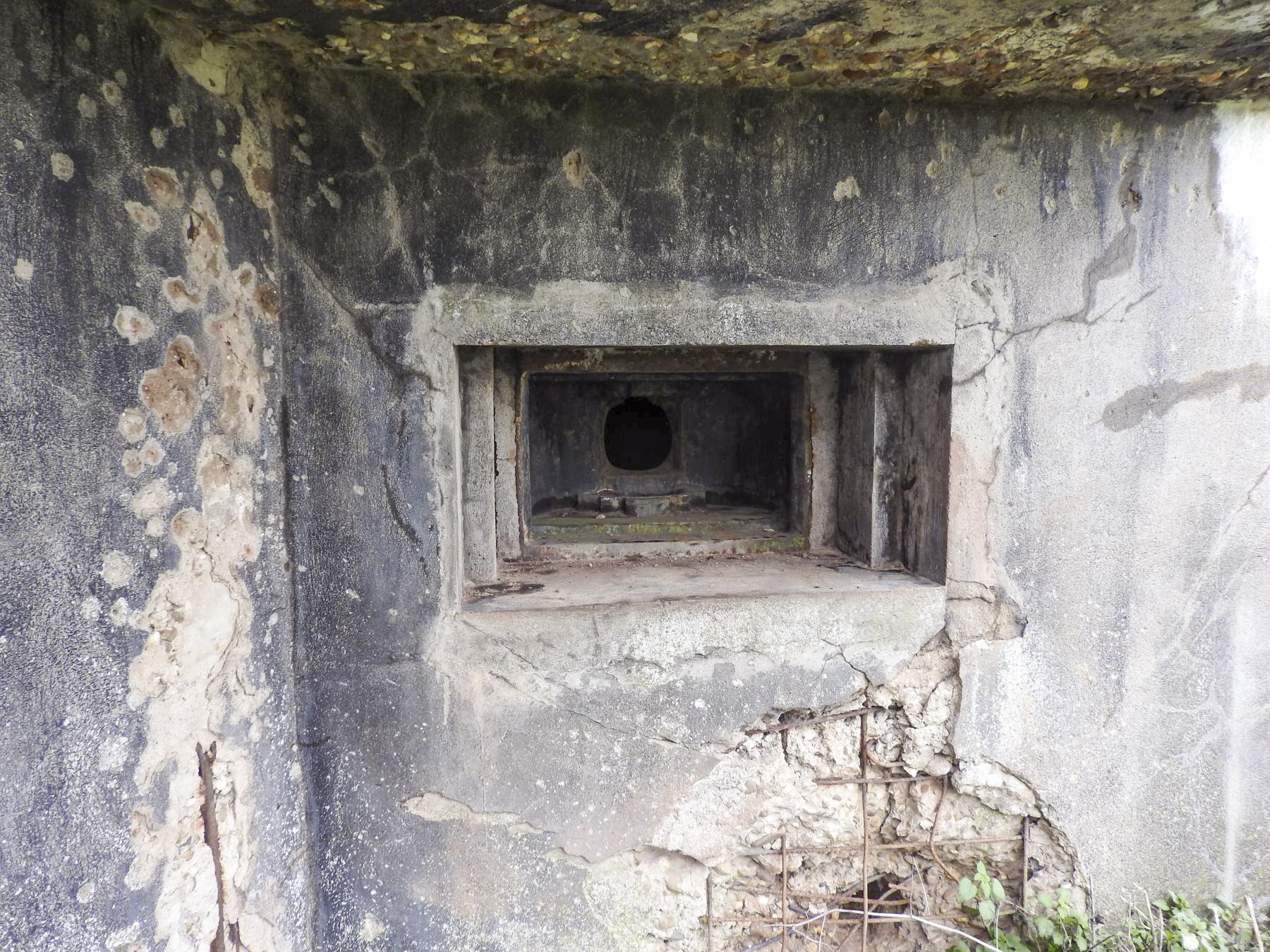 Ligne Maginot - BB44 - (Blockhaus lourd type STG / STG-FCR - Simple) - Le créneau pour mitrailleuse Hotchkiss. - STENGER Mathieu