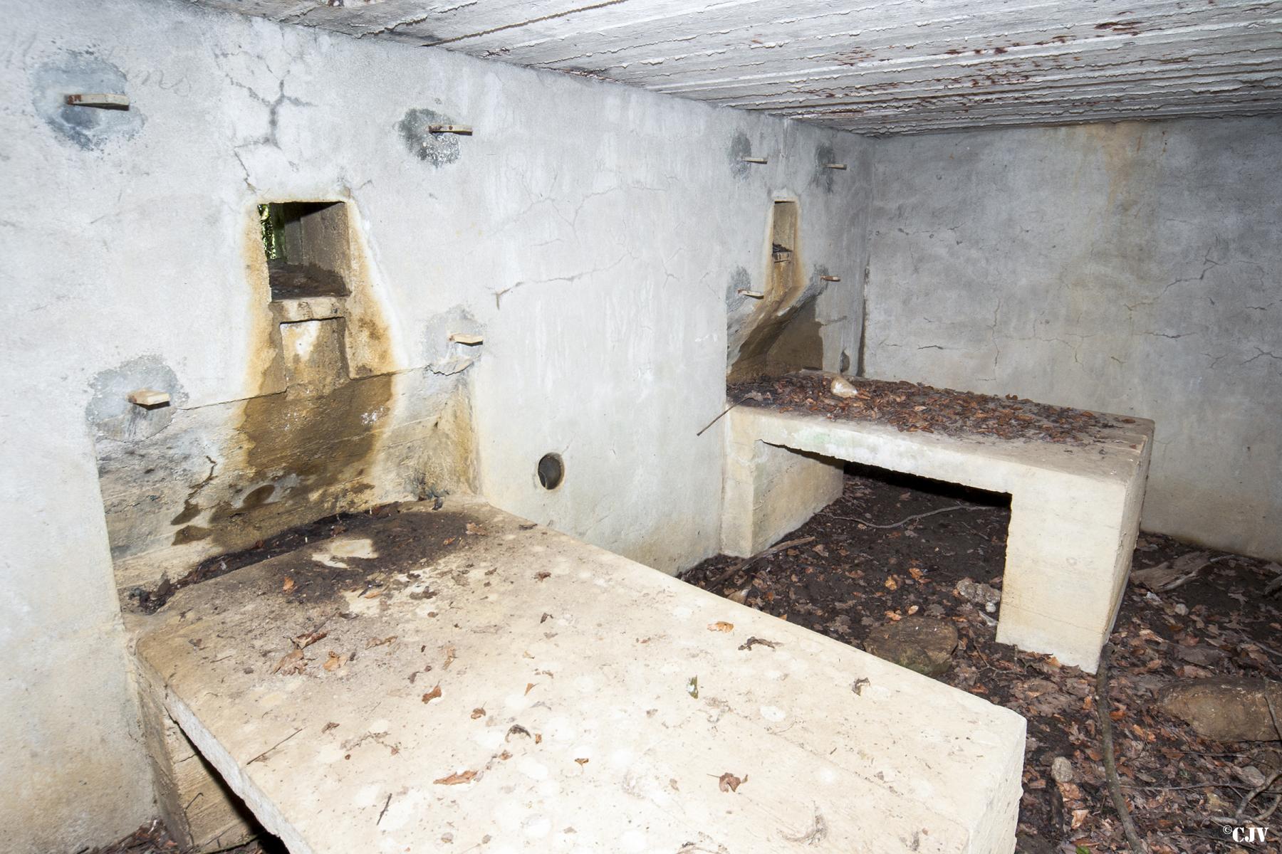 Ligne Maginot - 75 - LE MAMELON EST - (Blockhaus pour arme infanterie) - Le chambre de tir pour deux armes - Lia VERMEULEN