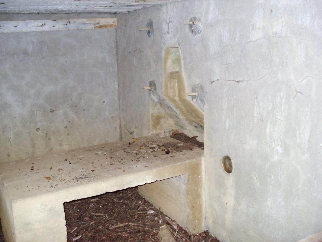 Ligne Maginot - 75 - LE MAMELON EST - (Blockhaus pour arme infanterie) - L’intérieur gauche - R Tucker