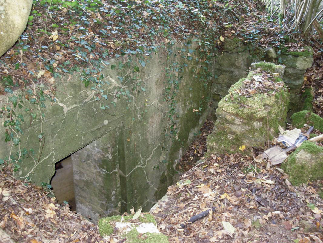 Ligne Maginot - 76 - LE MAMELON OUEST - (Blockhaus pour arme infanterie) - L'entrée. - R Tucker