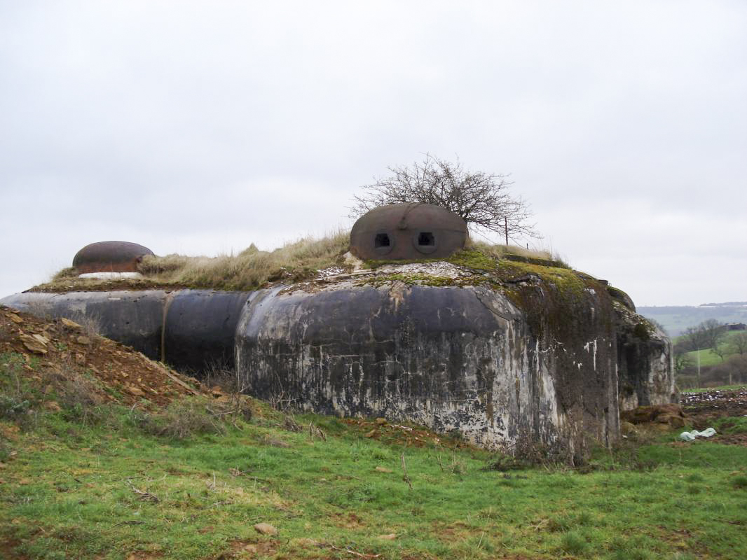 Ligne Maginot - CHRIST - (Casemate d'infanterie - Simple) - Pris du nord ouest, cloche AM - R Tucker