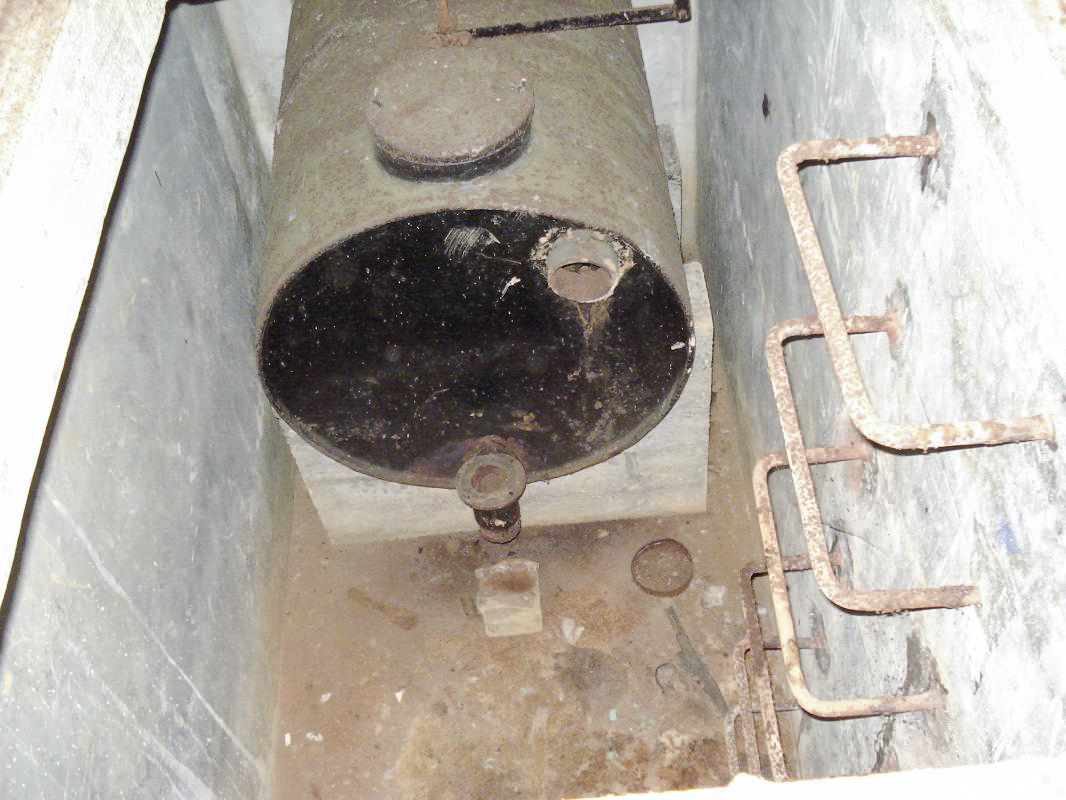 Ligne Maginot - CHRIST - (Casemate d'infanterie - Simple) - Sous-sol
La fosse septique des latrines ASEPTA - R Tucker