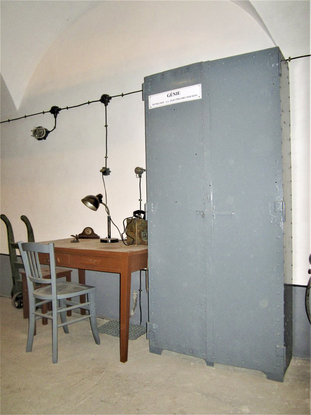 Ligne Maginot - FORT DUCROT - (PC de Secteur) - Usine
Armoire à outillage - G. Fuchs