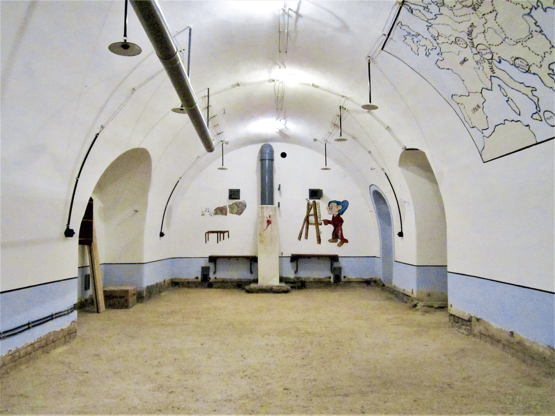 Ligne Maginot - FORT DUCROT - (PC de Secteur) - Salle à l'étage - G. Fuchs