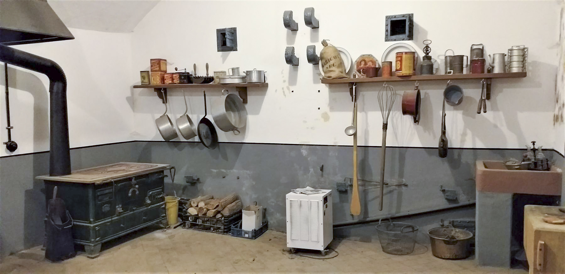 Ligne Maginot - FORT DUCROT - (PC de Secteur) - Cuisine - G. Fuchs