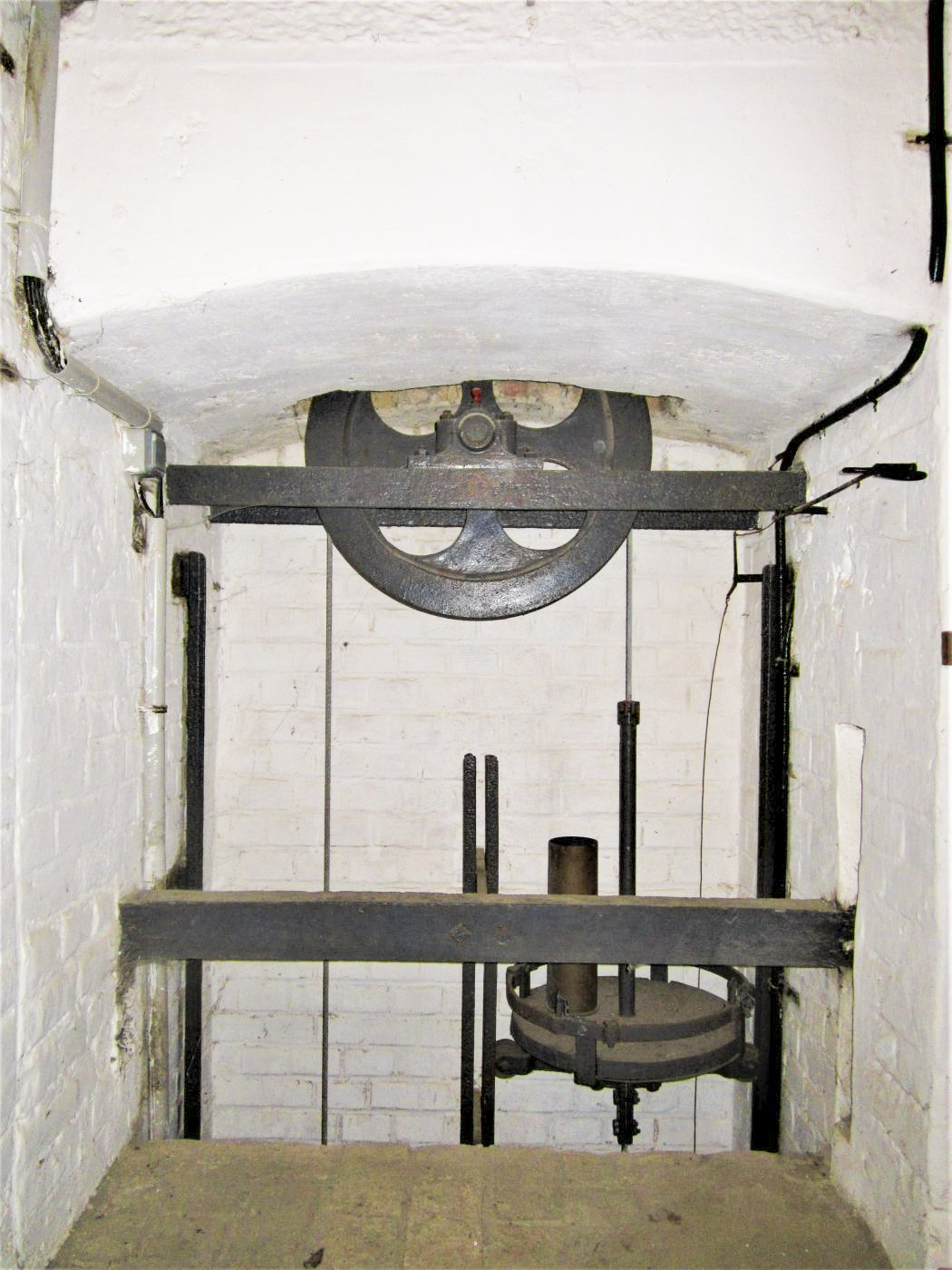 Ligne Maginot - FORT DUCROT - (PC de Secteur) - Traverse abri
Monte-charge à munitions - G. Fuchs