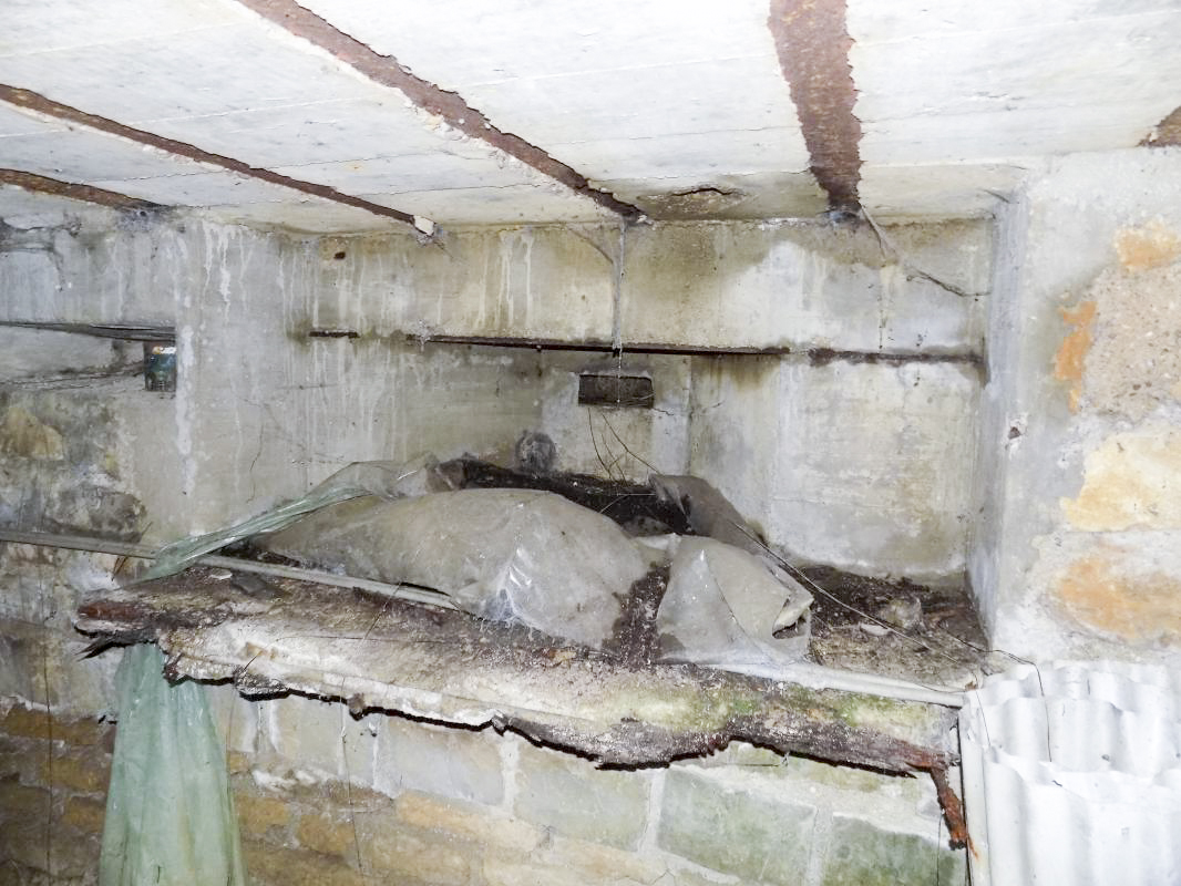 Ligne Maginot - B4 - CIMETIERE DE LA FERTE OUEST - (Blockhaus pour arme infanterie) - Embrasure de droite - Richard Tucker