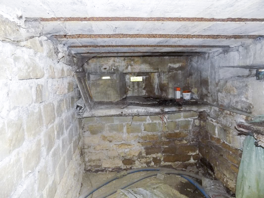 Ligne Maginot - B4 - CIMETIERE DE LA FERTE OUEST - (Blockhaus pour arme infanterie) - Embrasure frontale - Richard Tucker