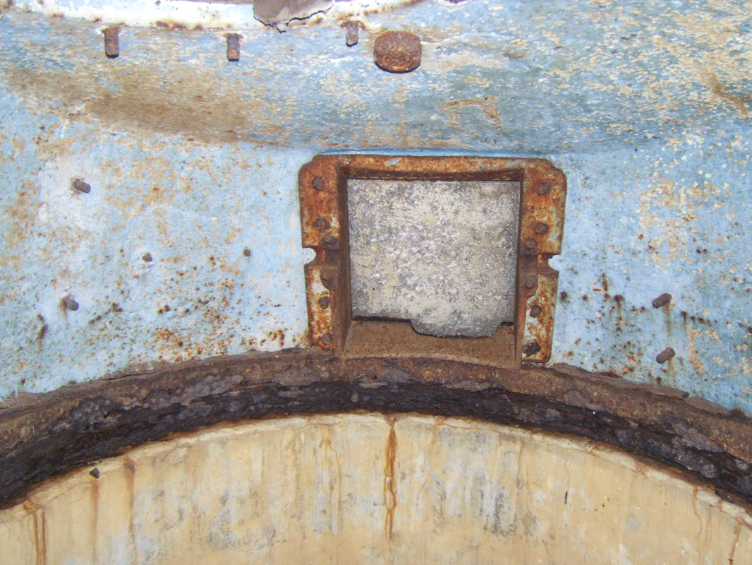 Ligne Maginot - CÔTE DE VIGNEULLES - (Observatoire d'artillerie) - L'orifice par lequel passe normalement l'arme est obturé par du béton. - David HARMAND