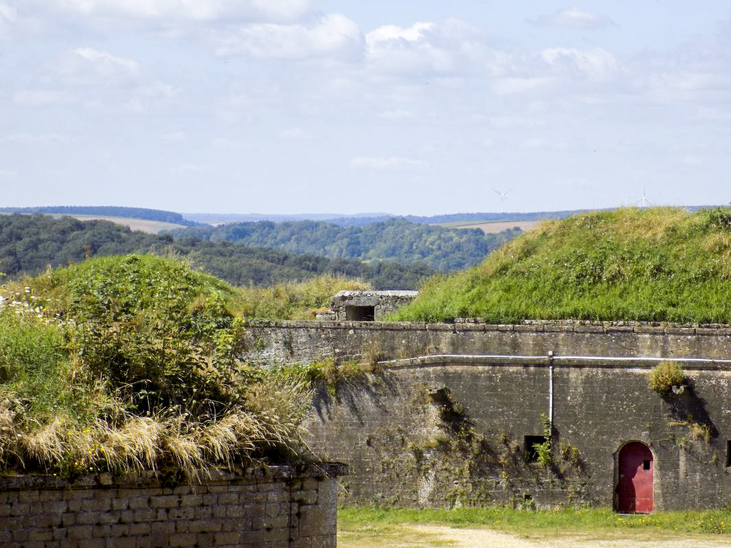 Ligne Maginot - CITADELLE DE MONTMEDY OUEST - (Observatoire d'artillerie) - L'arrière, pris du nord-est - R Tucker