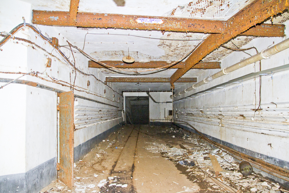 Ligne Maginot - MOLVANGE - A9 - (Ouvrage d'artillerie) - Entrée des munitions
Salle de transbordement. Au fond le plan incliné descendant - Michel Teiten