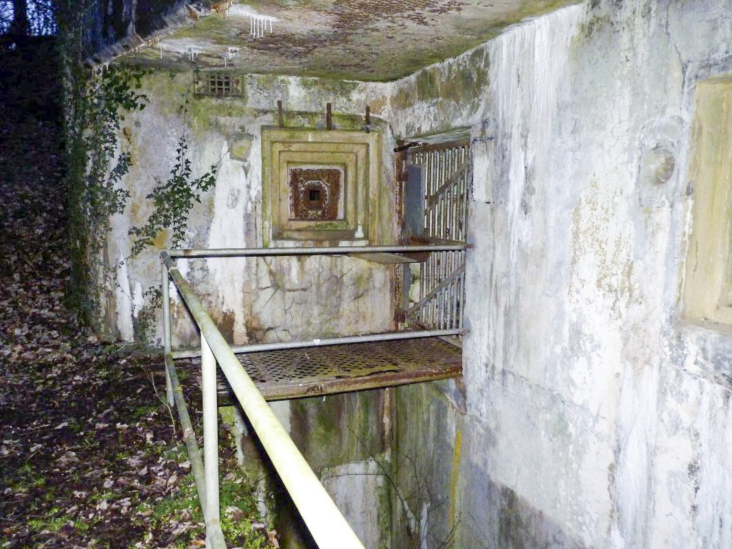 Ligne Maginot - MOLVANGE - A9 - (Ouvrage d'artillerie) - Entrée hommes 
 - KLINGEL Sven