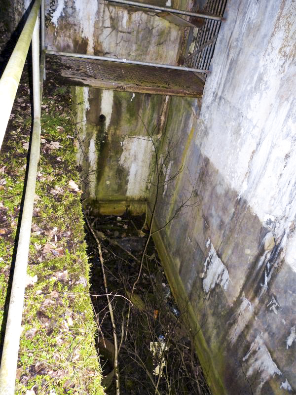 Ligne Maginot - MOLVANGE - A9 - (Ouvrage d'artillerie) - Entrée hommes 
Le fossé diamant - KLINGEL Sven