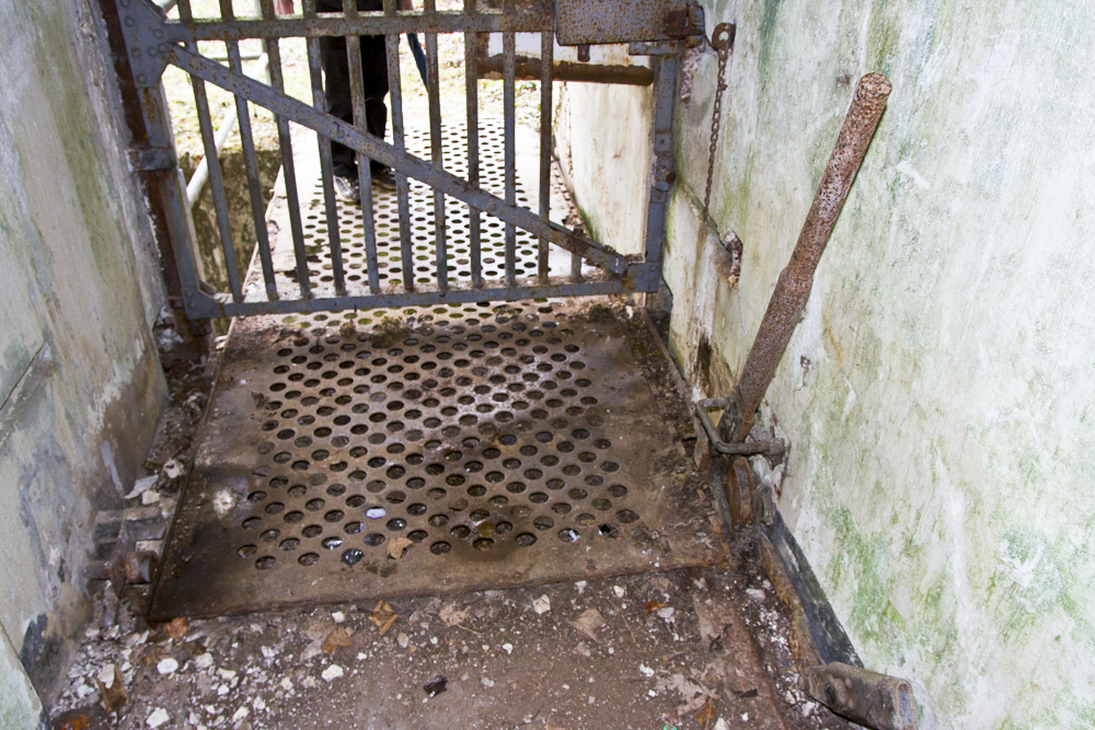 Ligne Maginot - MOLVANGE - A9 - (Ouvrage d'artillerie) - Entrée des hommes
Vue intérieure de la passerelle rétractable - Michel Teiten