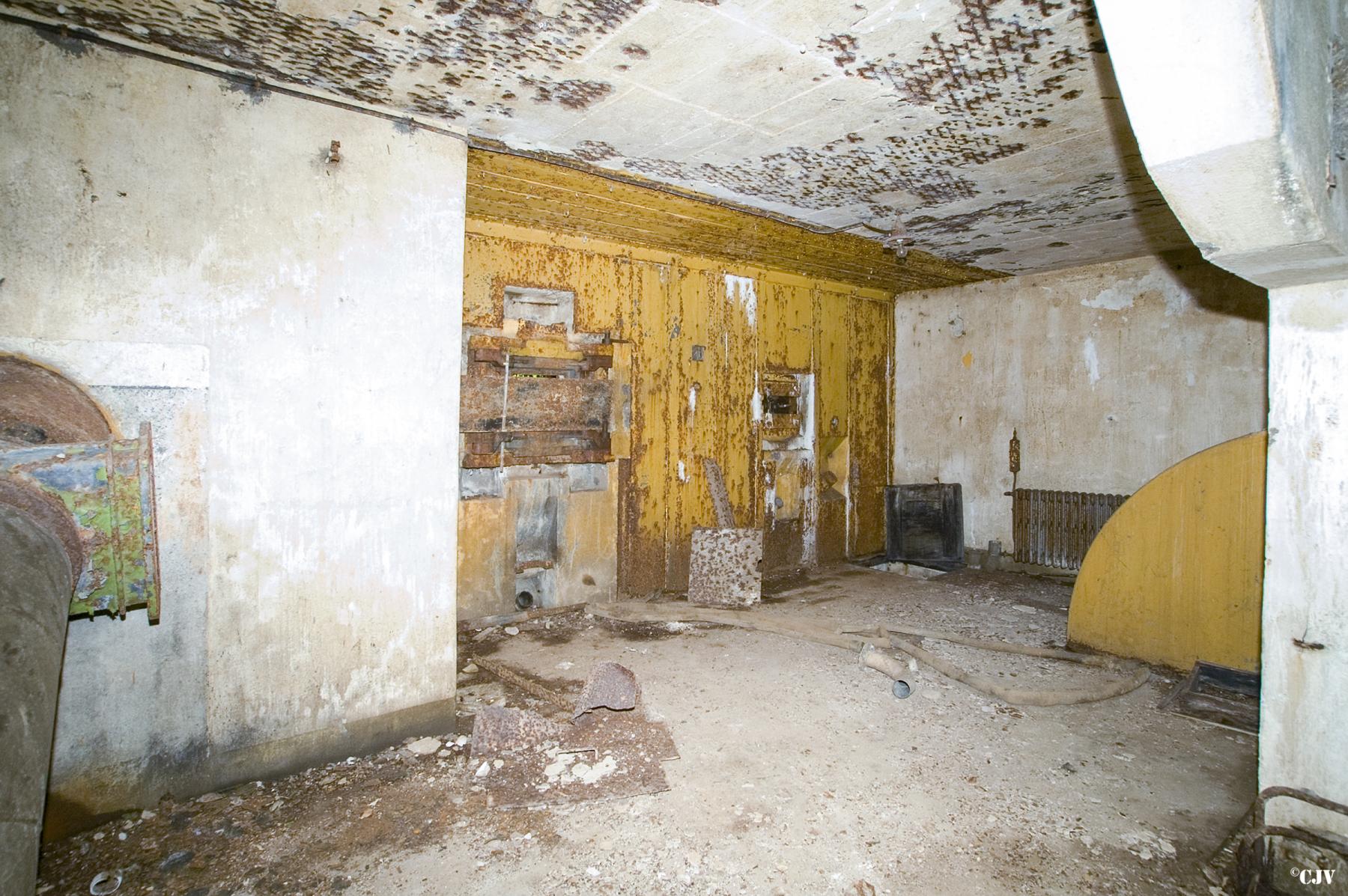 Ligne Maginot - MOLVANGE - A9 - (Ouvrage d'artillerie) - Entrée des hommes
Chambre de tir - Lia VERMEULEN