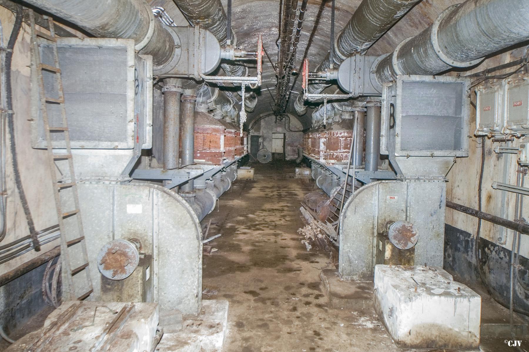 Ligne Maginot - MOLVANGE - A9 - (Ouvrage d'artillerie) - Entrée des hommes
La salle des filtres près de l'entrée - Lia VERMEULEN