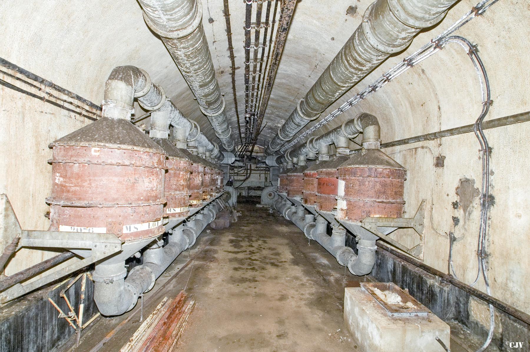 Ligne Maginot - MOLVANGE - A9 - (Ouvrage d'artillerie) - Entrée des hommes
La salle des filtres près de l'entrée - Lia VERMEULEN