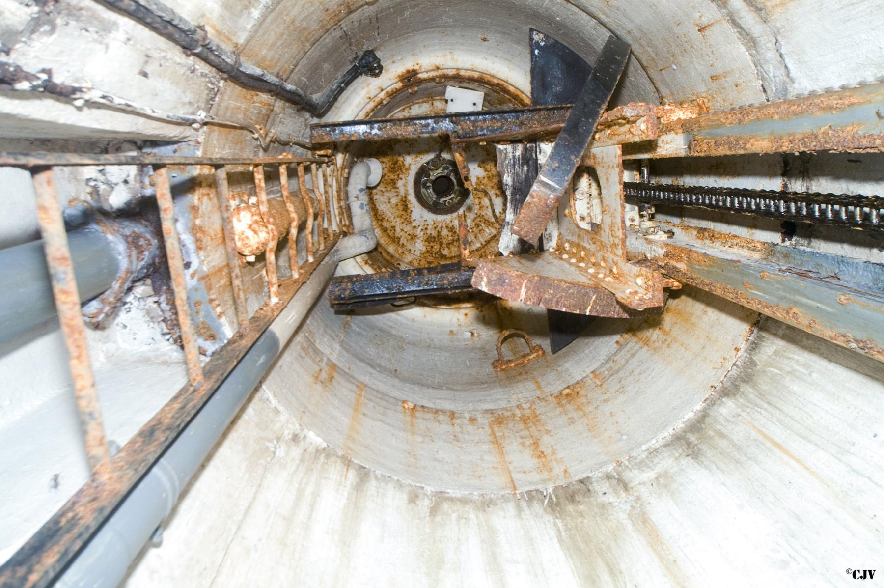 Ligne Maginot - MOLVANGE - A9 - (Ouvrage d'artillerie) - Bloc 1
Cloche VDP - Lia VERMEULEN