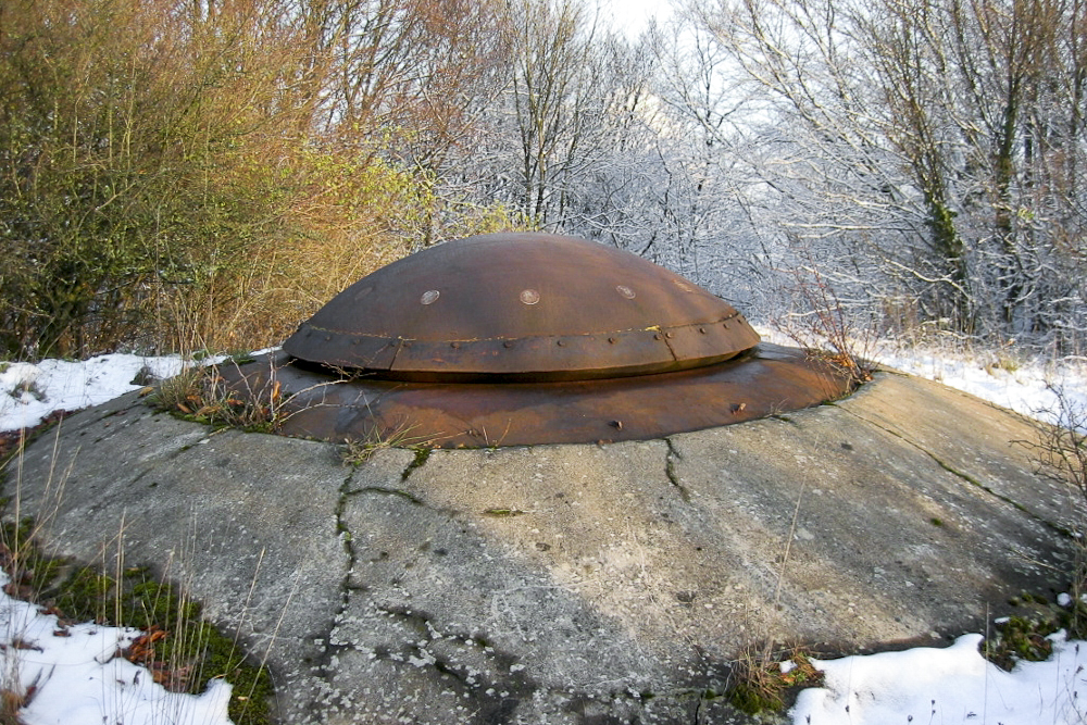 Ligne Maginot - MOLVANGE - A9 - (Ouvrage d'artillerie) - Bloc 2
Tourelle mitrailleuse en position éclipsée - Michel Teiten