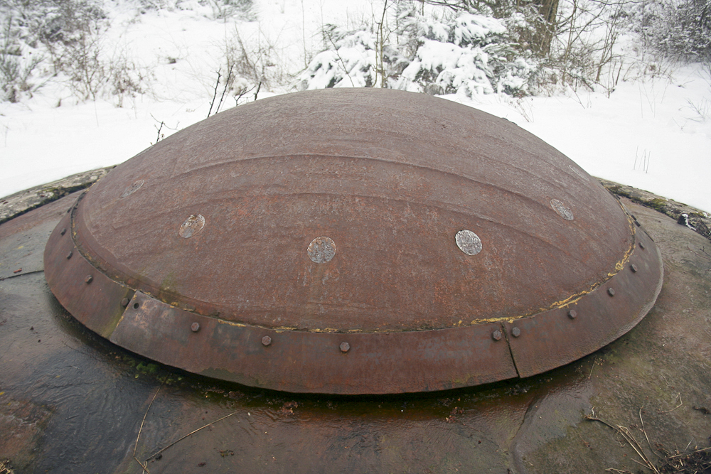 Ligne Maginot - MOLVANGE - A9 - (Ouvrage d'artillerie) - Bloc 2
Tourelle mitrailleuse en position éclipsée - Michel Teiten