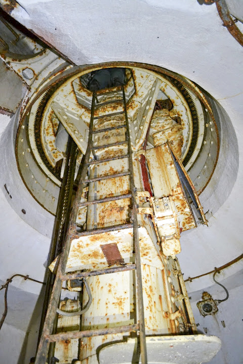 Ligne Maginot - MOLVANGE - A9 - (Ouvrage d'artillerie) - Bloc 2
Tourelle de mitrailleuses
L'étage intermédiaire - PAVEL Jan