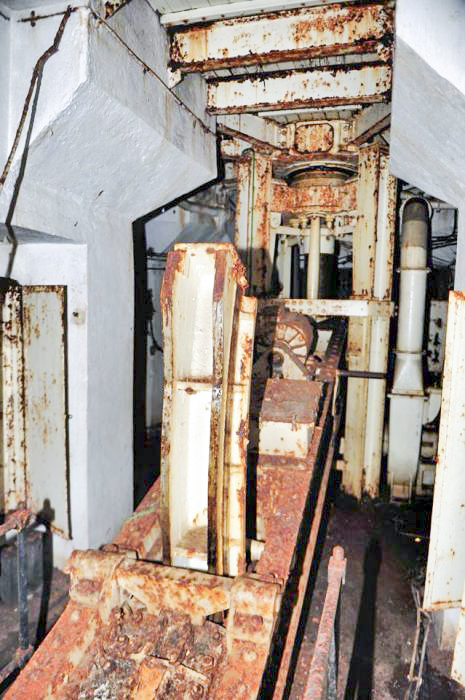 Ligne Maginot - MOLVANGE - A9 - (Ouvrage d'artillerie) - Bloc 2
Tourelle de mitrailleuses - GOERGEN Claude