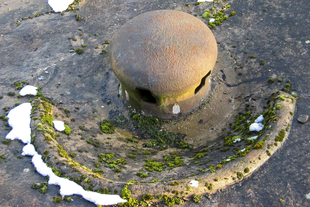Ligne Maginot - MOLVANGE - A9 - (Ouvrage d'artillerie) - Bloc 3
Cloche de prise d'air - Michel Teiten