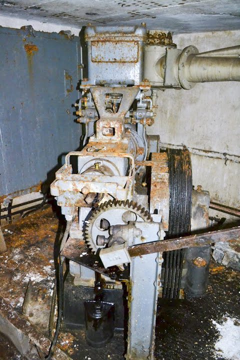Ligne Maginot - MOLVANGE - A9 - (Ouvrage d'artillerie) - Bloc 3
Machinerie du monte-charge du bloc - PAVEL Jan