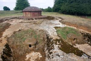 Ligne Maginot - BREHAIN - A6 - (Ouvrage d'artillerie) - Bloc 1
Tourelle de mitrailleuses en batterie au-dessus des cloches de prise d'air