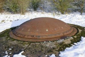 Ligne Maginot - MOLVANGE - A9 - (Ouvrage d'artillerie) - Bloc 5
Tourelle de 75 (avant son transfert vers le musée de Fermont). Ce bloc est le seul à ne posséder aucune cloche GFM.