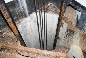 Ligne Maginot - MOLVANGE - A9 - (Ouvrage d'artillerie) - Plan incliné de l'entrée munitions
Puits du contrepoids du treuil principal.