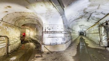 Ligne Maginot - MOLVANGE - A9 - (Ouvrage d'artillerie) - Galerie
Note le chemin de câble moderne posé dans le cadre du PC de la 1° Armée de Rochonvillers dans les années 80.
