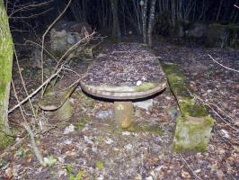 Ligne Maginot - MOLVANGE - A9 - (Ouvrage d'artillerie) - Entrée hommes 
Les restes du casernement extérieur
Banquettes