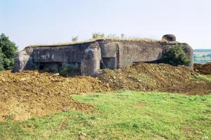 Ligne Maginot - FRESNOIS - (Casemate d'infanterie - Double) - La casemate après le merlonnage
1998