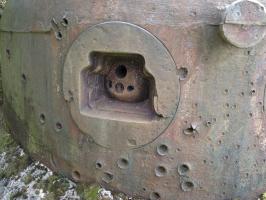 Ligne Maginot - MOIRY - (Casemate d'infanterie - Double) - Cloche AM avec impacts
