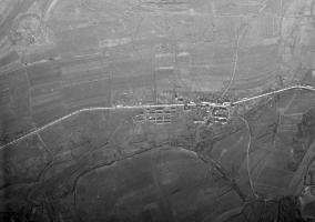 Ligne Maginot - MONTLIBERT - (Casernement) - Les baraquements sont parfaitement visibles au centre de la photo, à coté du village de Montlibert.
Les réseaux autour de la casemate de Sapogne sont visibles en haut à gauche