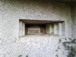 Ligne Maginot - MY3 - (Blockhaus lourd type STG / STG-FCR - Simple) - Créneau pour canon AC-25
Le trémie Pamart-Lemaigre estobturée avec du ciment.