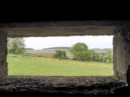 Ligne Maginot - MY6 - (Blockhaus lourd type STG / STG-FCR - Double) - Vue vers le nord; la colline de l'ouvrage le Chenois