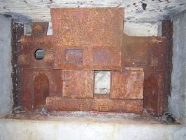 Ligne Maginot - MY10 - (Blockhaus lourd type STG / STG-FCR - Double) - Observatoire
Créneau équipée d'une trémie Pamart-Lemaigre. Seul les 2 embrasures hautes sont utilisées pour l'observation.