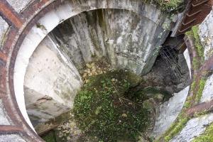 Ligne Maginot - VELOSNES - (Ouvrage d'artillerie) - Bloc 5
Le puits béant de la tourelle de 75 