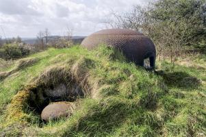Ligne Maginot - VELOSNES - (Ouvrage d'artillerie) - Bloc 1
Cloche GFM et champignon de prise d'air