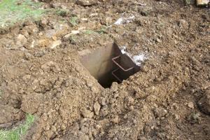 Ligne Maginot - Mt131 ( Cuve pour arme d'infanterie ) - Cette cuve se trouvait sur un terrain acquis par un particulier. Elle est à présent disparue. Les photos qui ont été prises lors de son démantellement.
le puits d'entrée avec l'échelle