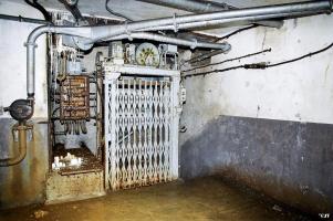 Ligne Maginot - FERMONT - A2 - (Ouvrage d'artillerie) - Bloc 3
Monte-charge Baudet Donon Roussel de 420 kg