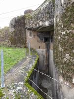 Ligne Maginot - GRAND LOT - C36 - (Casemate d'infanterie - Double) - Fossé devant la chambre de tir droite