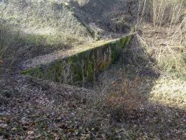 Ligne Maginot - HACKENBERG - A19 - (Ouvrage d'artillerie) - Le fossé anti-char entre bloc 24 et 25
Le mur qui fait un différence de hauteur