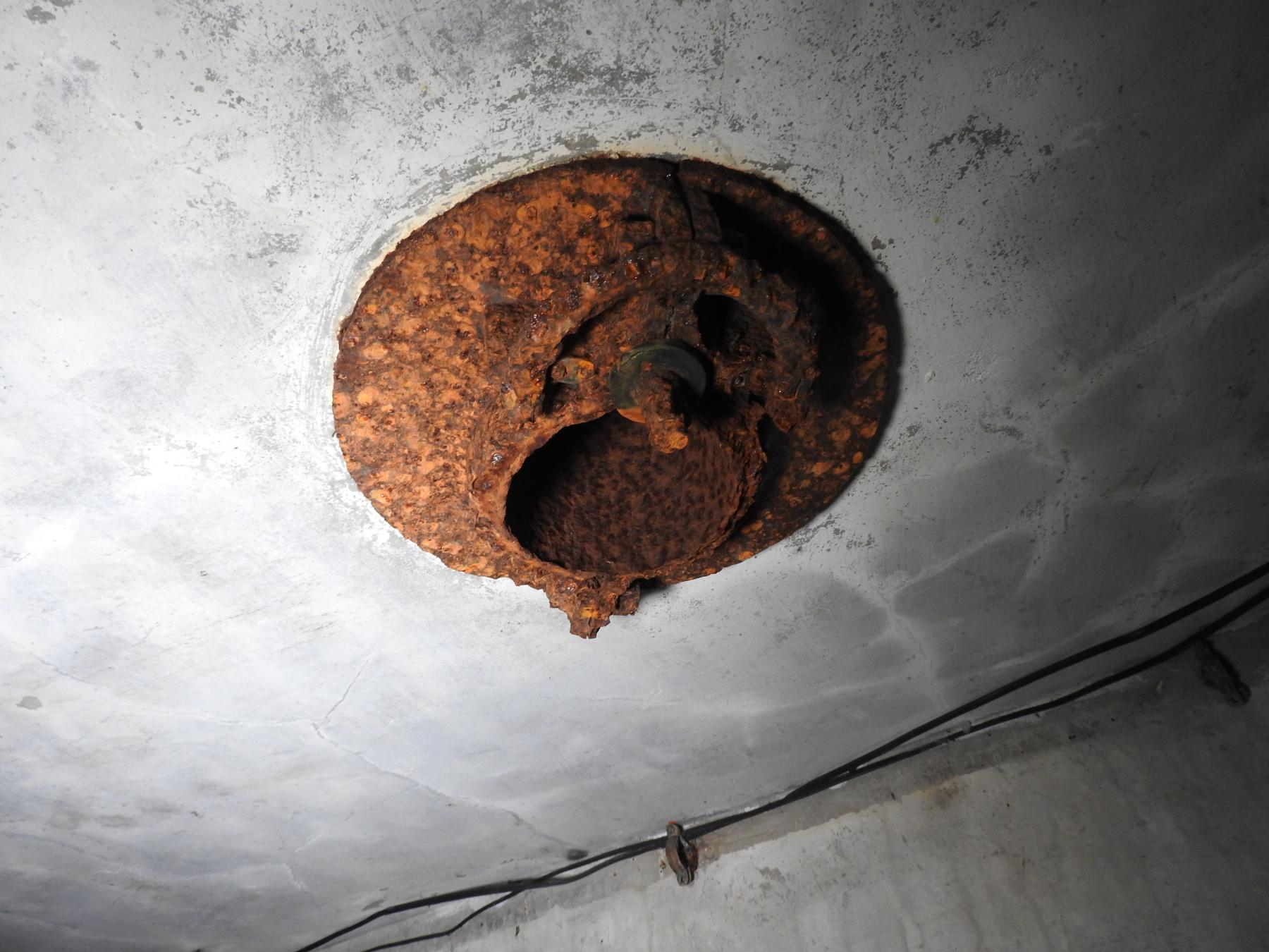 Ligne Maginot - CB613 - INGLANGE - (Central téléphonique d'observation) - Le passage du périscope. - STENGER Mathieu