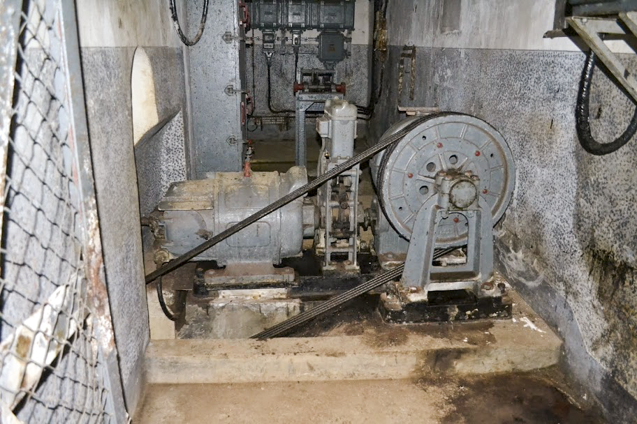 Ligne Maginot - MOLVANGE - A9 - (Ouvrage d'artillerie) - Bloc 4
Le mécanisme du monte-charge - PAVEL Jan