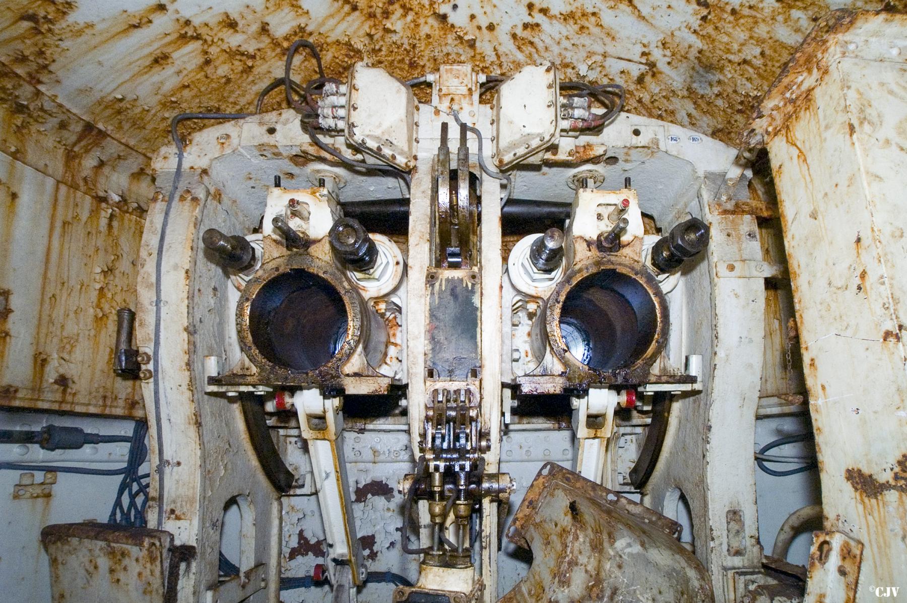 Ligne Maginot - MOLVANGE - A9 - (Ouvrage d'artillerie) - Bloc 4
Tourelle pour deux obusiers de 135 mm
La chambre de tir (les tubes ont été démontés) - Lia VERMEULEN