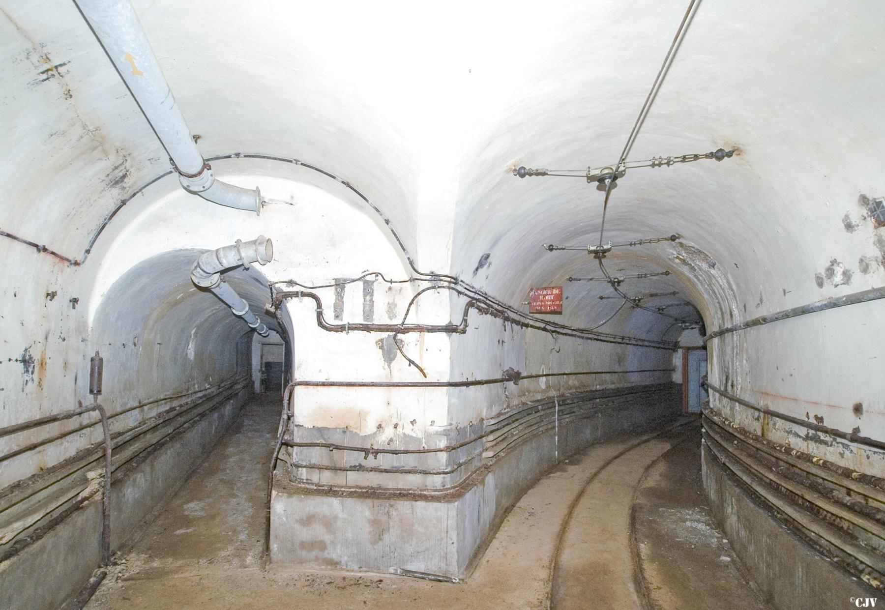 Ligne Maginot - MOLVANGE - A9 - (Ouvrage d'artillerie) - Bloc 4
La galerie vers le bloc - Lia VERMEULEN